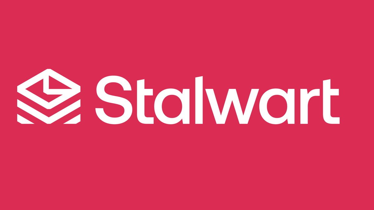 桃紅色背景上的白色 Stalwart 標誌