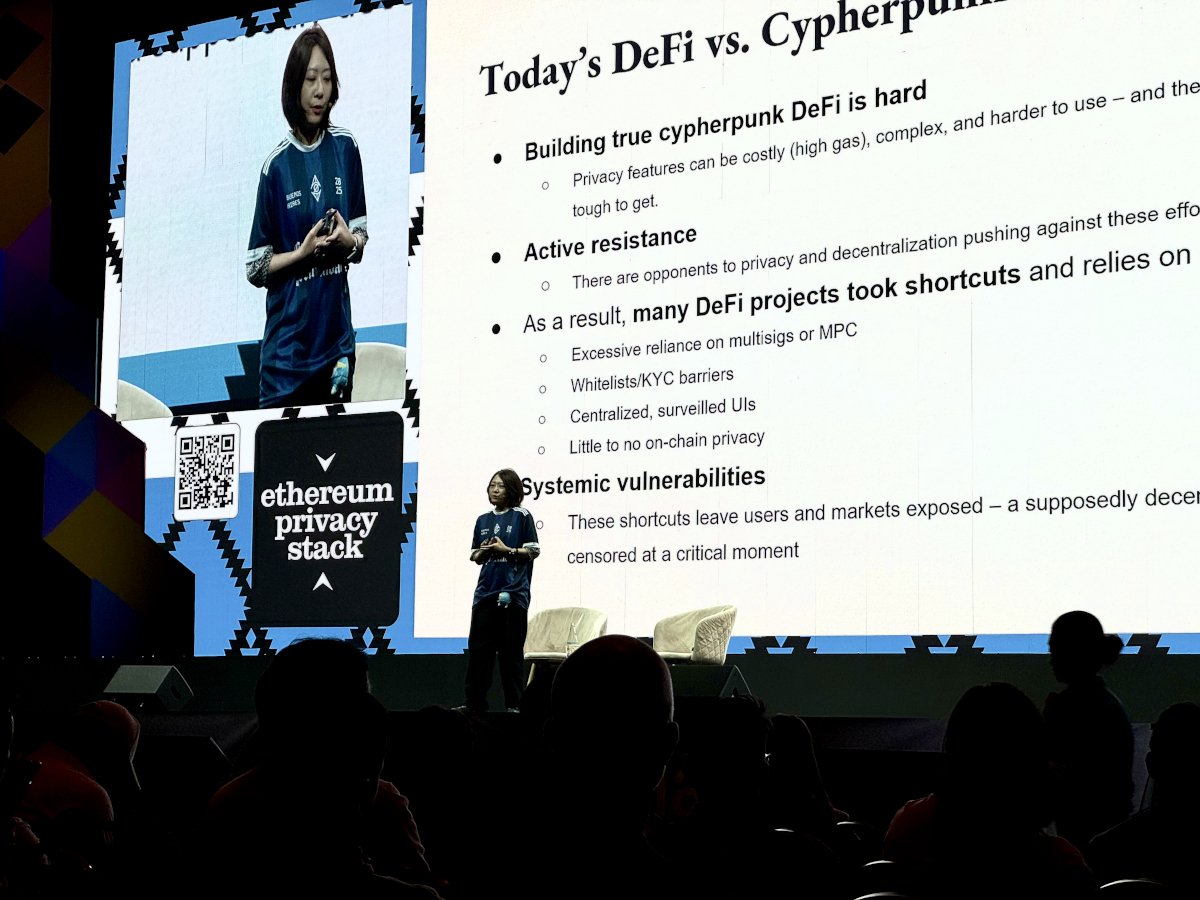 投影片「Today's DeFi vs. Cypherpunk」,列出 Active resistance 與 Systemic vulnerabilities 等要點